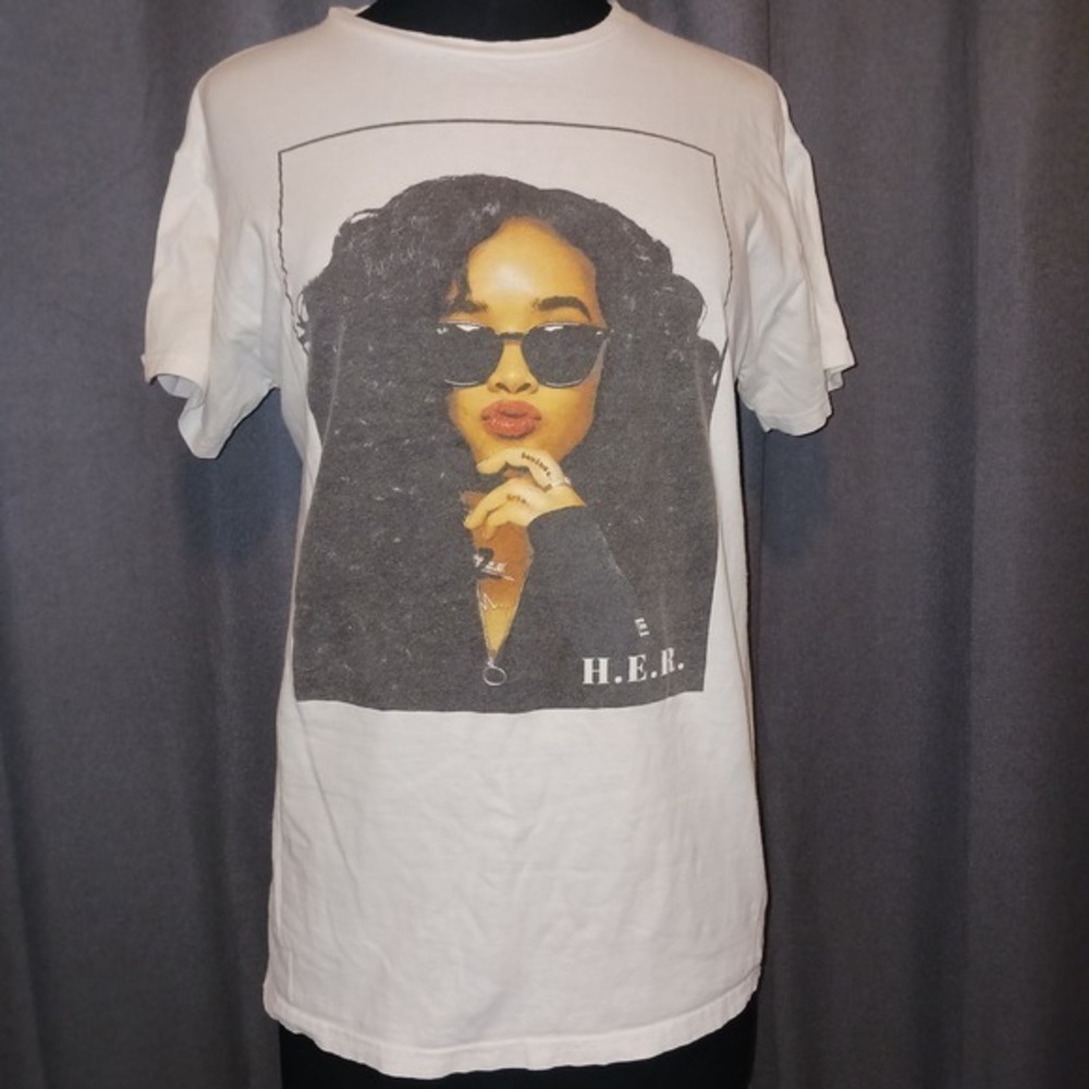 H.E.R. HER T Shirt White Medium Pop Culture Music‎ Tee Top Womens